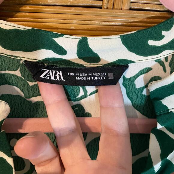 Zara Green White Floral Print Tiered Mini Dress tunic Long Sleeve Size Medium - Picture 2 of 6